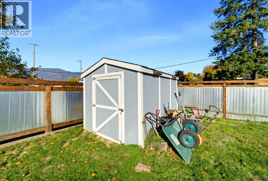 280 5 Avenue SE, Salmon Arm, British Columbia  V1E 4G7 - Photo 11 - 10403740