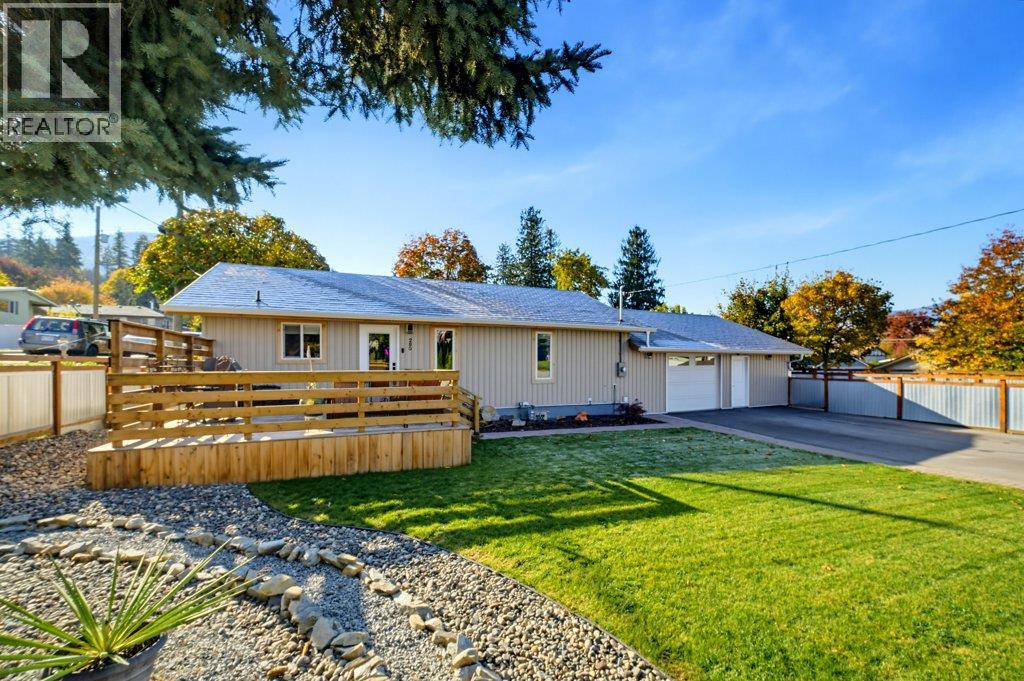 280 5 Avenue SE, Salmon Arm, British Columbia
