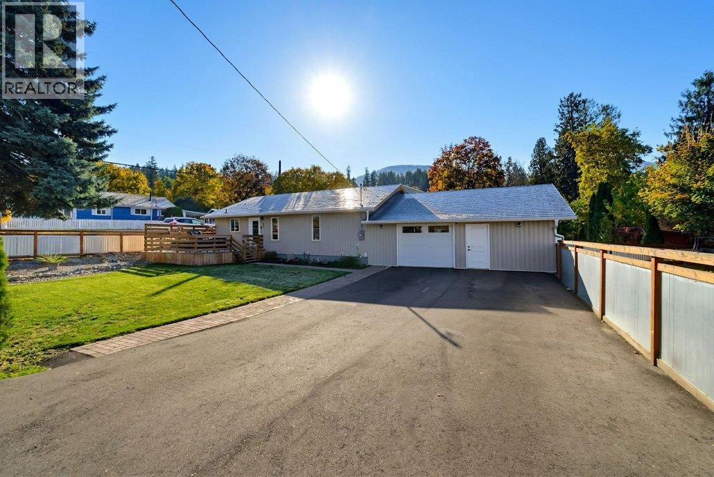 280 5 Avenue SE, Salmon Arm, British Columbia  V1E 4G7 - Photo 5 - 10403740