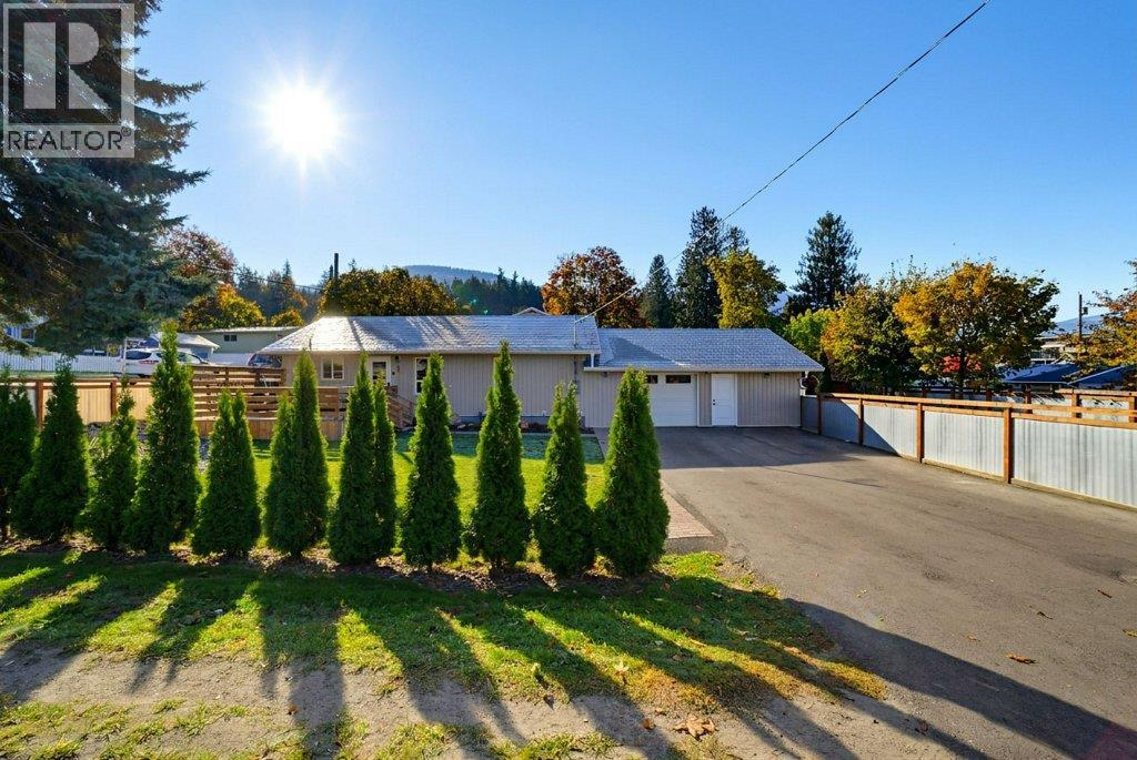 280 5 Avenue SE, Salmon Arm, British Columbia  V1E 4G7 - Photo 4 - 10403740