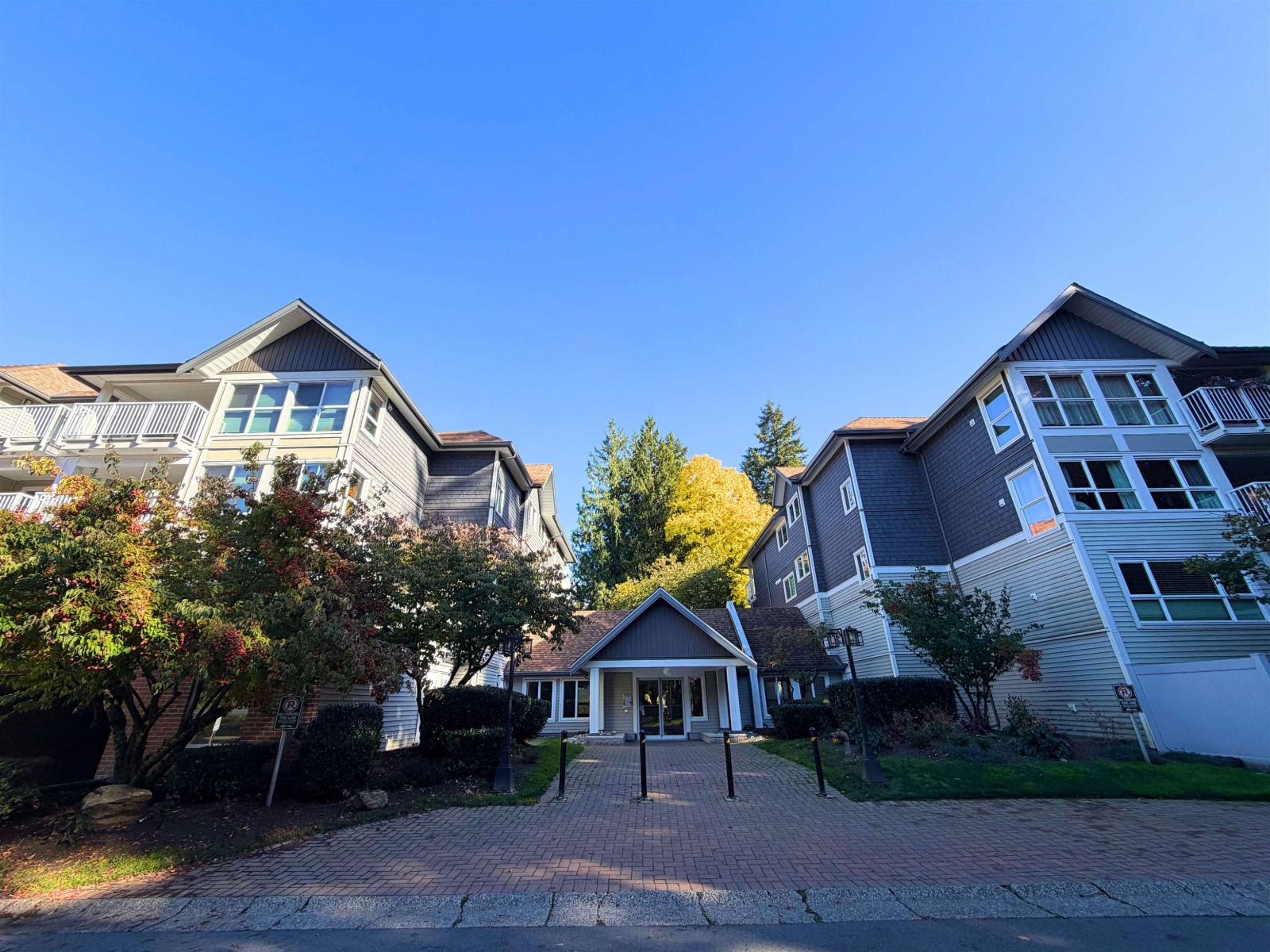 201 9626 148 Street, Surrey, British Columbia  V3R 0W2 - Photo 1 - R3178355
