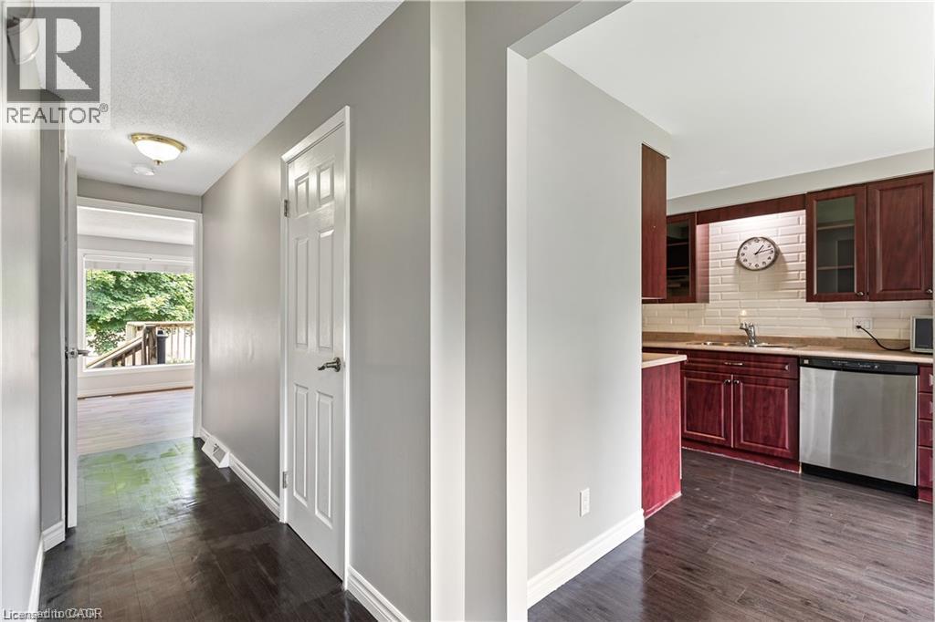 432b Dunvegan Drive, Waterloo, Ontario  N2K 2C7 - Photo 3 - 40874061