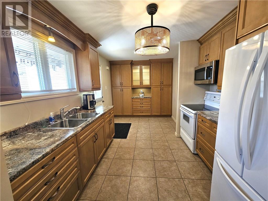 1211 Montrose Avenue, Greater Sudbury, Ontario  P3A 3B9 - Photo 8 - 2131093