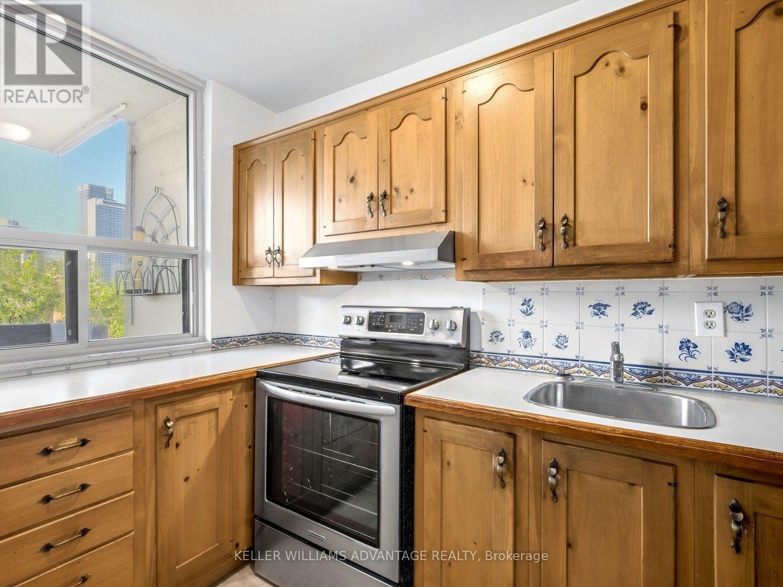 807 - 40 Homewood Avenue, Toronto, Ontario  M4Y 2K2 - Photo 10 - C14117220