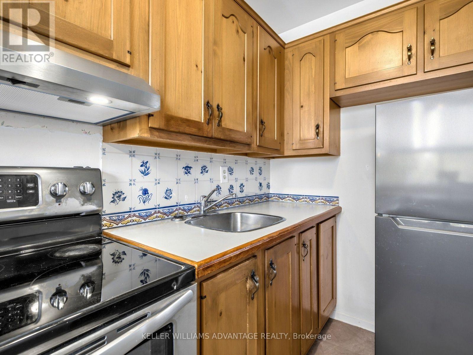 807 - 40 Homewood Avenue, Toronto, Ontario  M4Y 2K2 - Photo 11 - C14117220