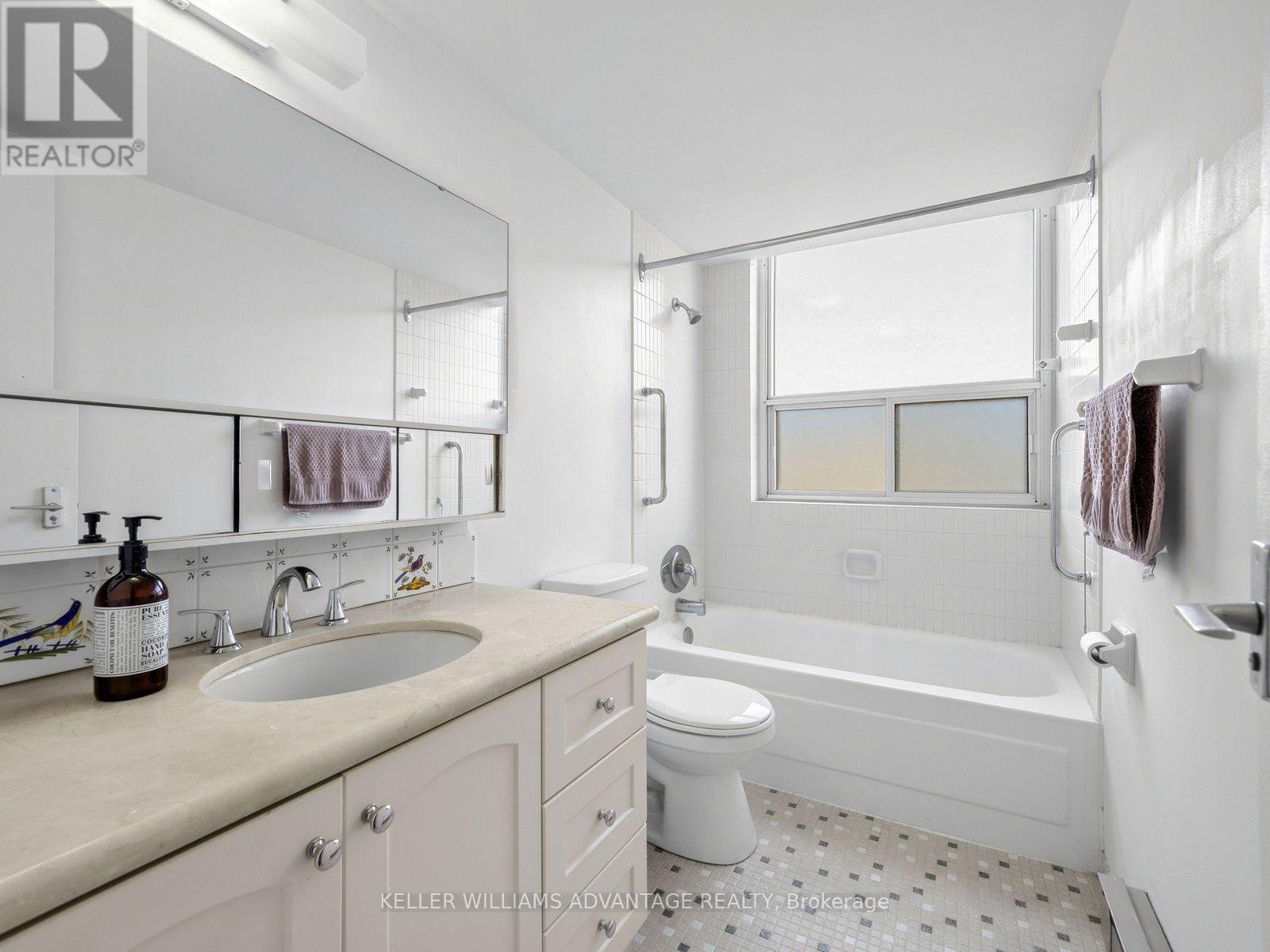 807 - 40 Homewood Avenue, Toronto, Ontario  M4Y 2K2 - Photo 18 - C14117220