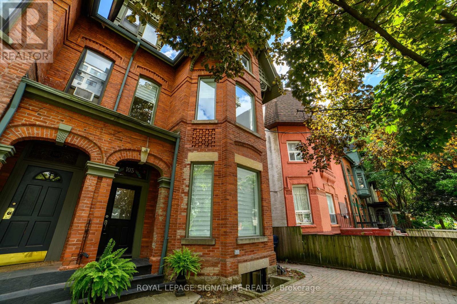 MAIN - 103 GLOUCESTER STREET, Toronto, Ontario