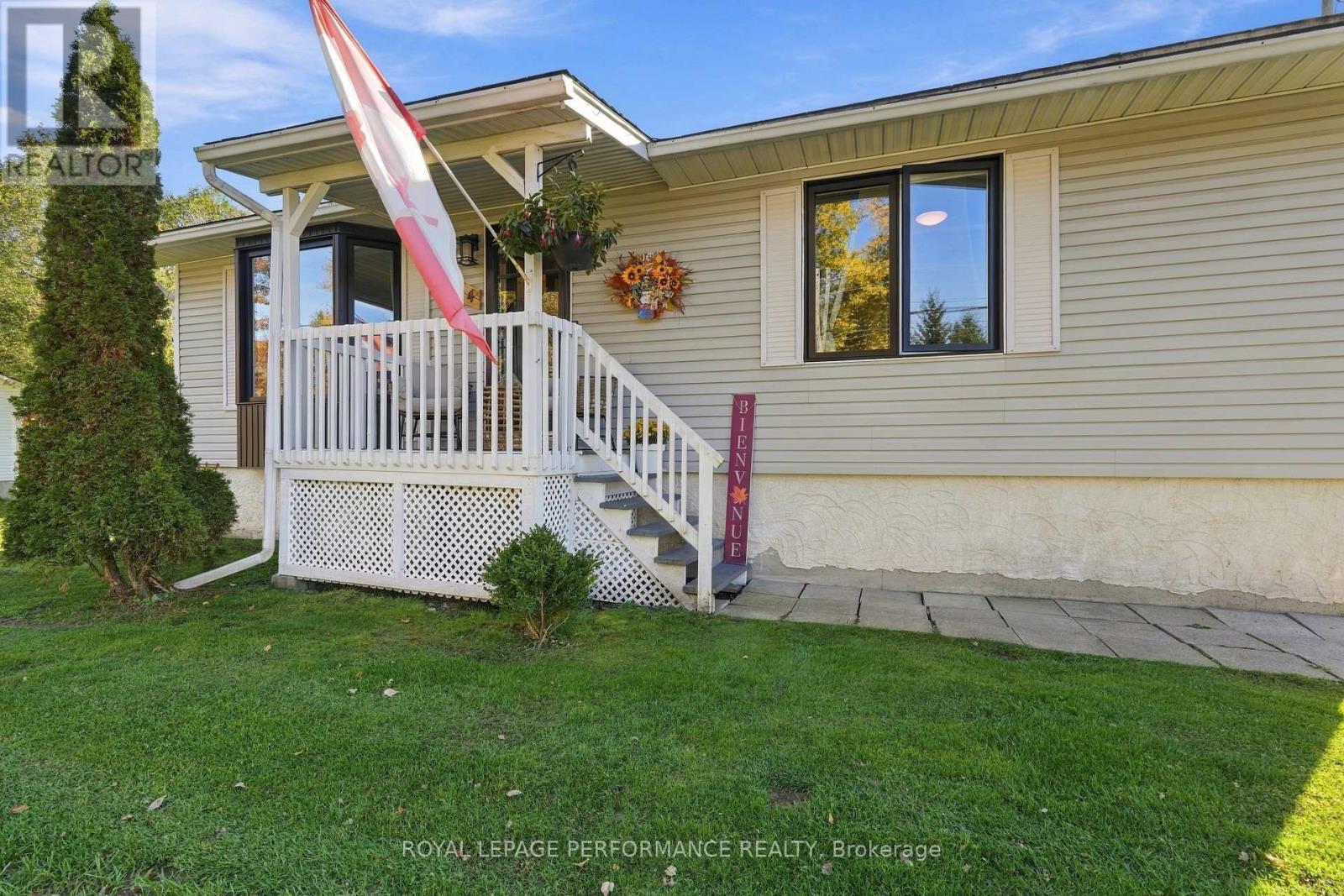 1394 Sandy Hill Road, Champlain, Ontario  K6A 2R2 - Photo 3 - X14117286