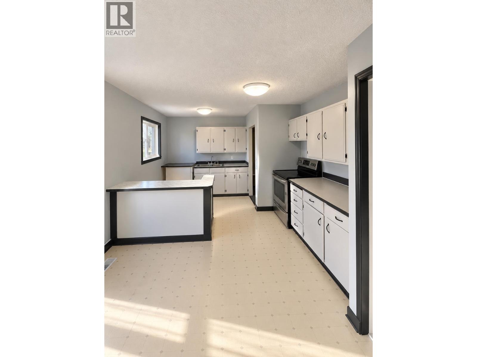 9345 120 Avenue, Fort St. John, British Columbia  V1J 8C3 - Photo 3 - R3178041