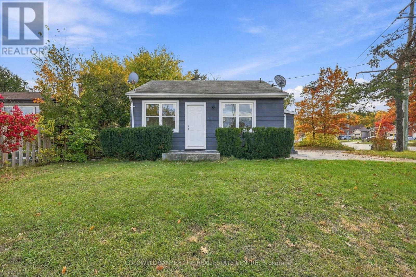 202 Ferndale Drive N, Barrie, Ontario  L4N 9W1 - Photo 4 - S14117232