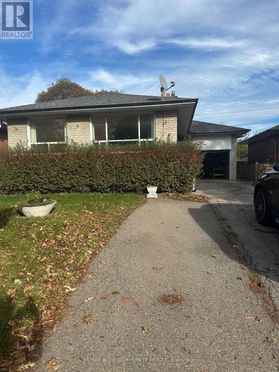 33 Aikenhead Road, Toronto, Ontario  M9R 2Z1 - Photo 1 - W14117188