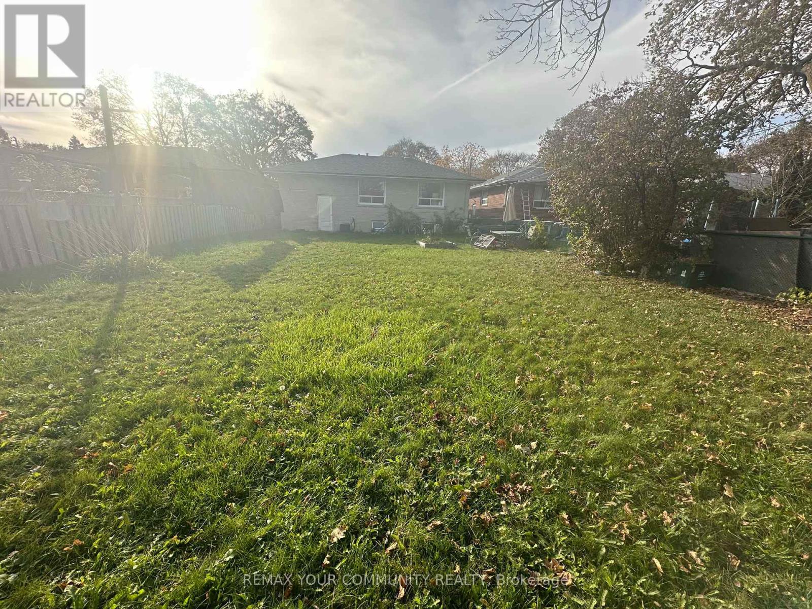33 Aikenhead Road, Toronto, Ontario  M9R 2Z1 - Photo 2 - W14117188