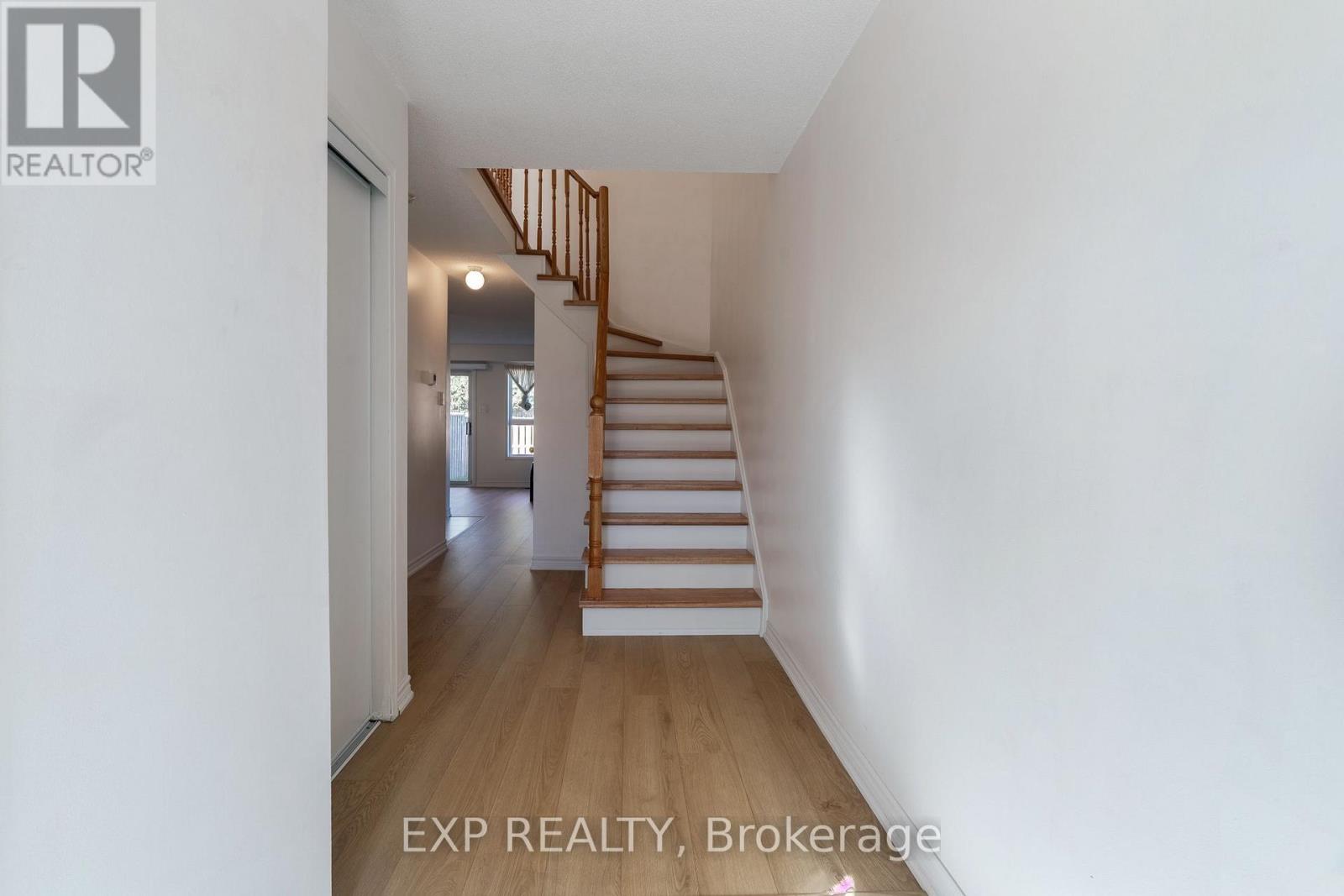37 Cresthaven Road, Brampton, Ontario  L7A 1J5 - Photo 2 - W14117246