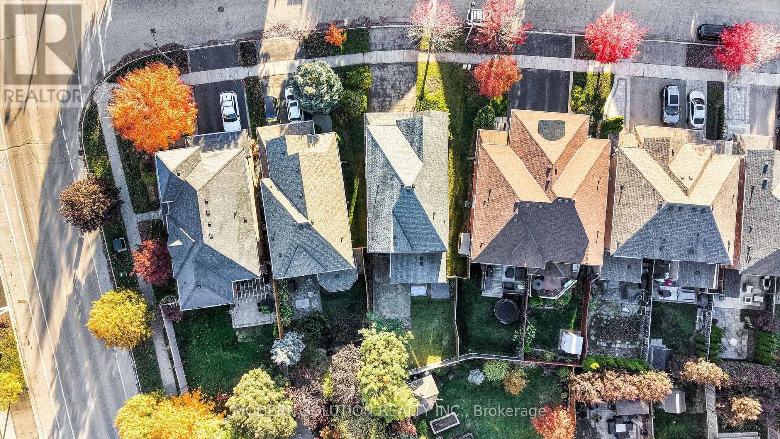5 Woodcote Crescent, Halton Hills, Ontario  L7G 6M2 - Photo 4 - W14106010