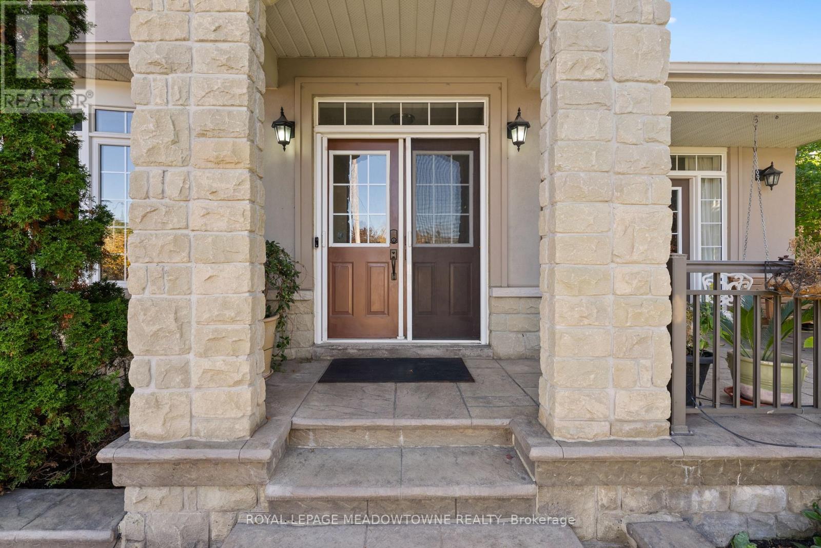 18 Tristan Court, Brampton, Ontario  L6Y 5S2 - Photo 2 - W14117238