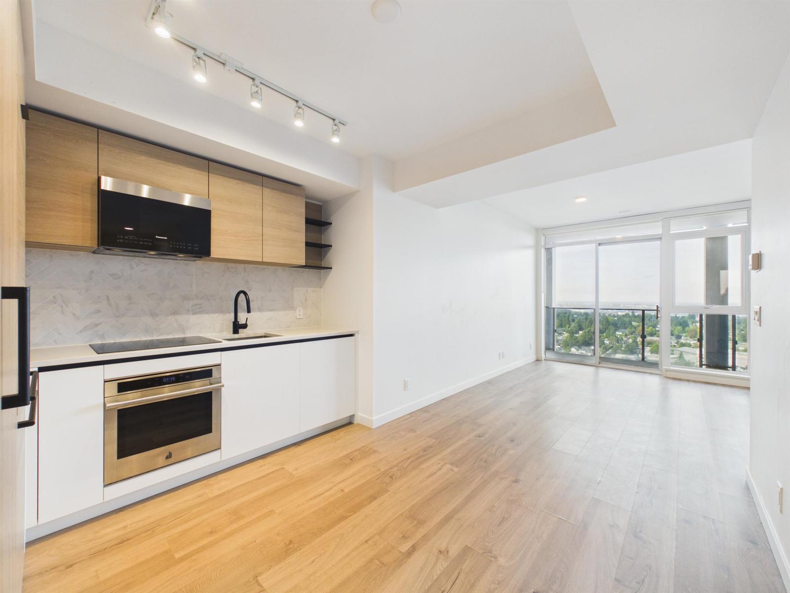 3111 10448 University Drive, Surrey, British Columbia  V3T 0S7 - Photo 2 - R3164357
