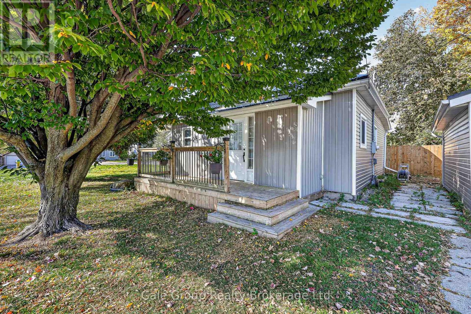 655 College Avenue, Woodstock, Ontario  N4S 2C6 - Photo 2 - X14117352