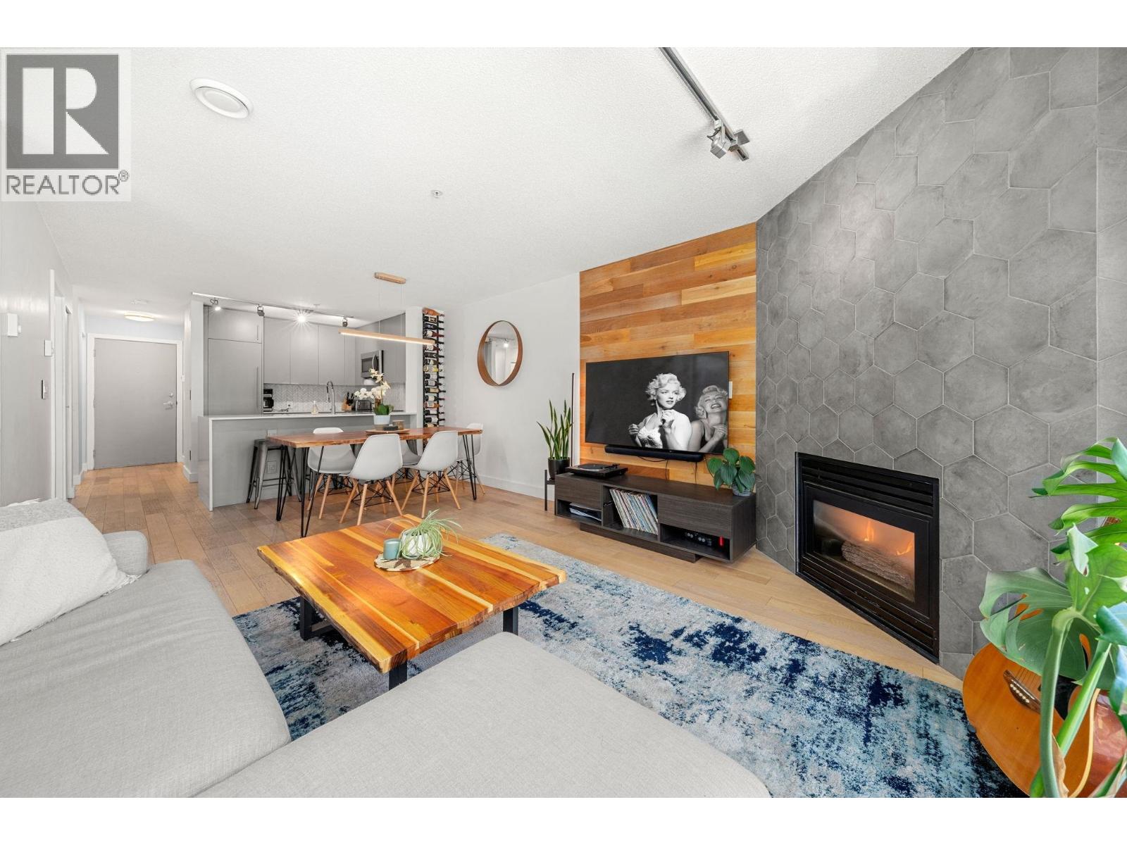 404 124 W 3RD STREET, north vancouver, British Columbia