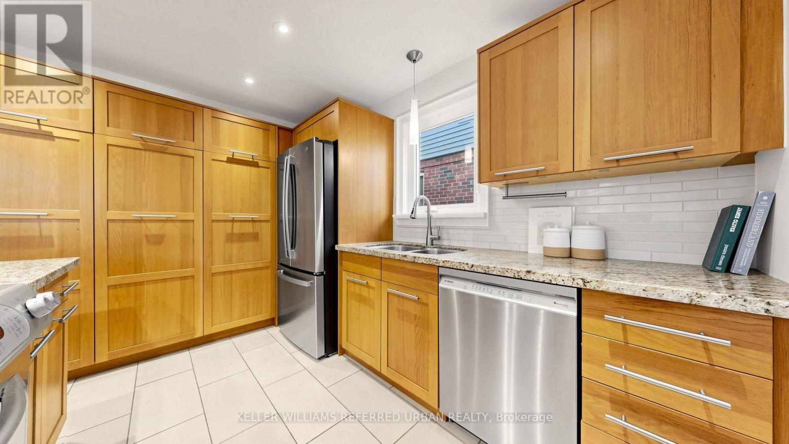 11 Crestland Avenue, Toronto, Ontario  M4C 3K9 - Photo 14 - E14117314