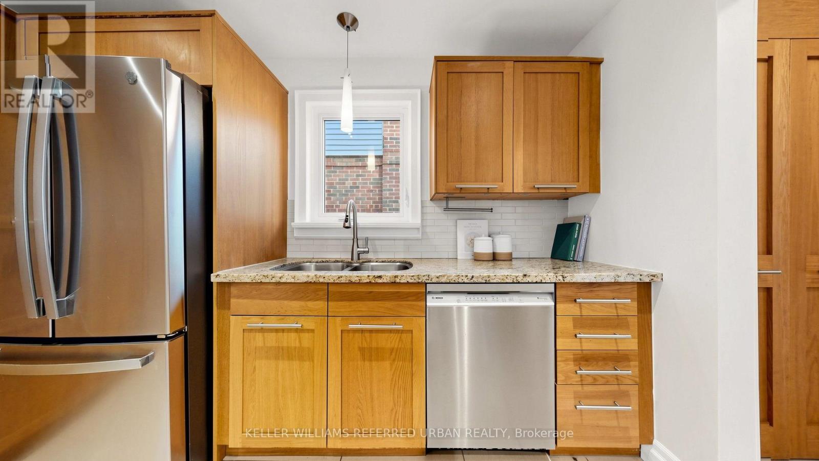 11 Crestland Avenue, Toronto, Ontario  M4C 3K9 - Photo 15 - E14117314
