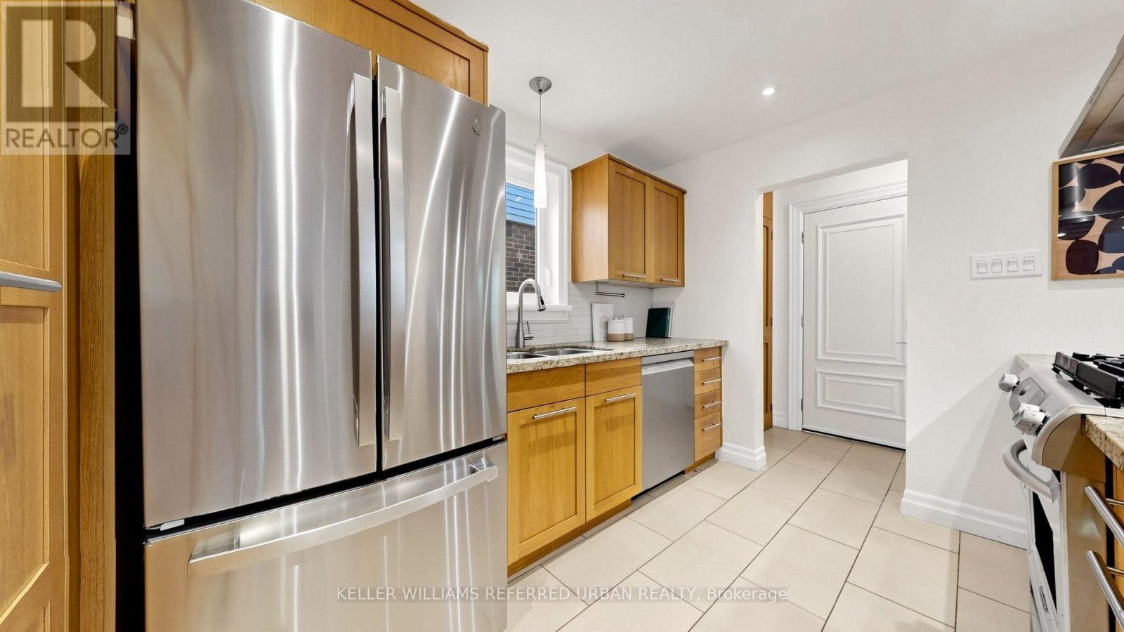 11 Crestland Avenue, Toronto, Ontario  M4C 3K9 - Photo 17 - E14117314