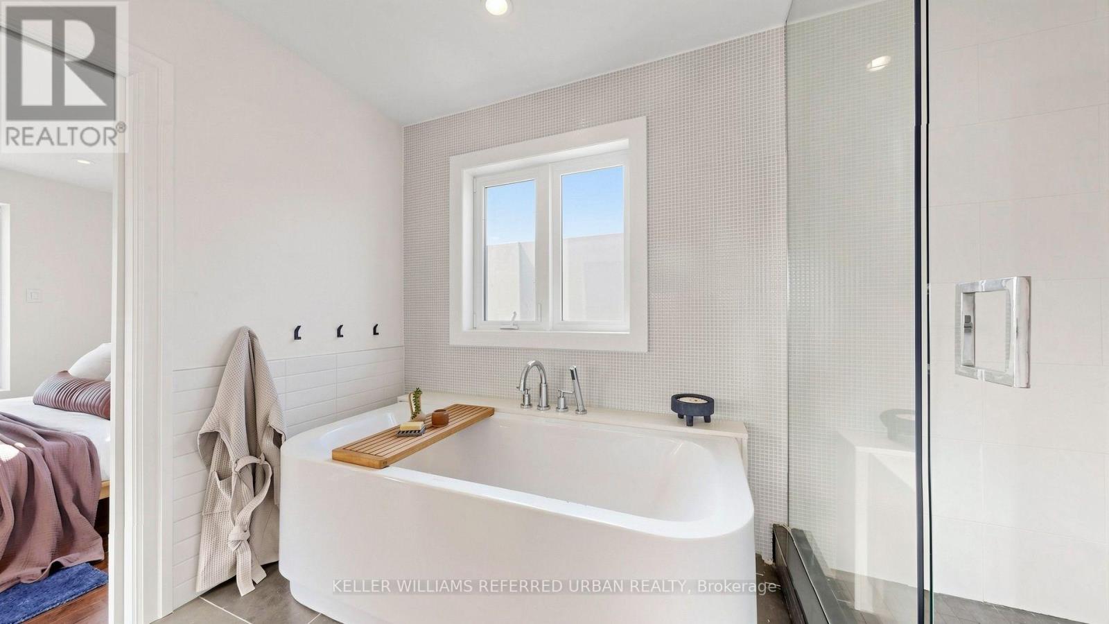 11 Crestland Avenue, Toronto, Ontario  M4C 3K9 - Photo 32 - E14117314