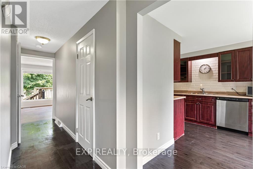 432b Dunvegan Drive, Waterloo, Ontario  N2K 2C7 - Photo 3 - X14117386