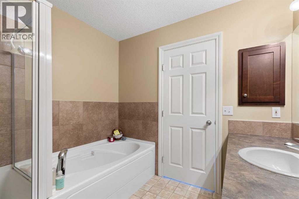 11 Royal Crest Court NW, Calgary, Alberta T3G 5W3 - Photo 22 - A2350656
