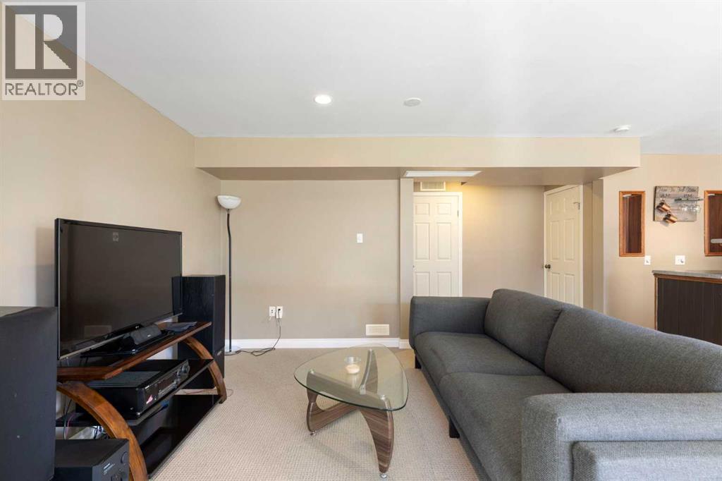 11 Royal Crest Court NW, Calgary, Alberta T3G 5W3 - Photo 28 - A2350656