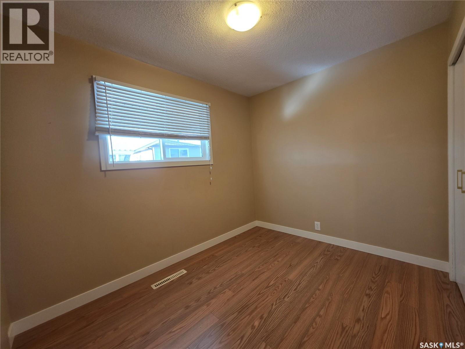 810 11th Avenue Ne, Swift Current, Saskatchewan  S9H 2V4 - Photo 29 - SK051392
