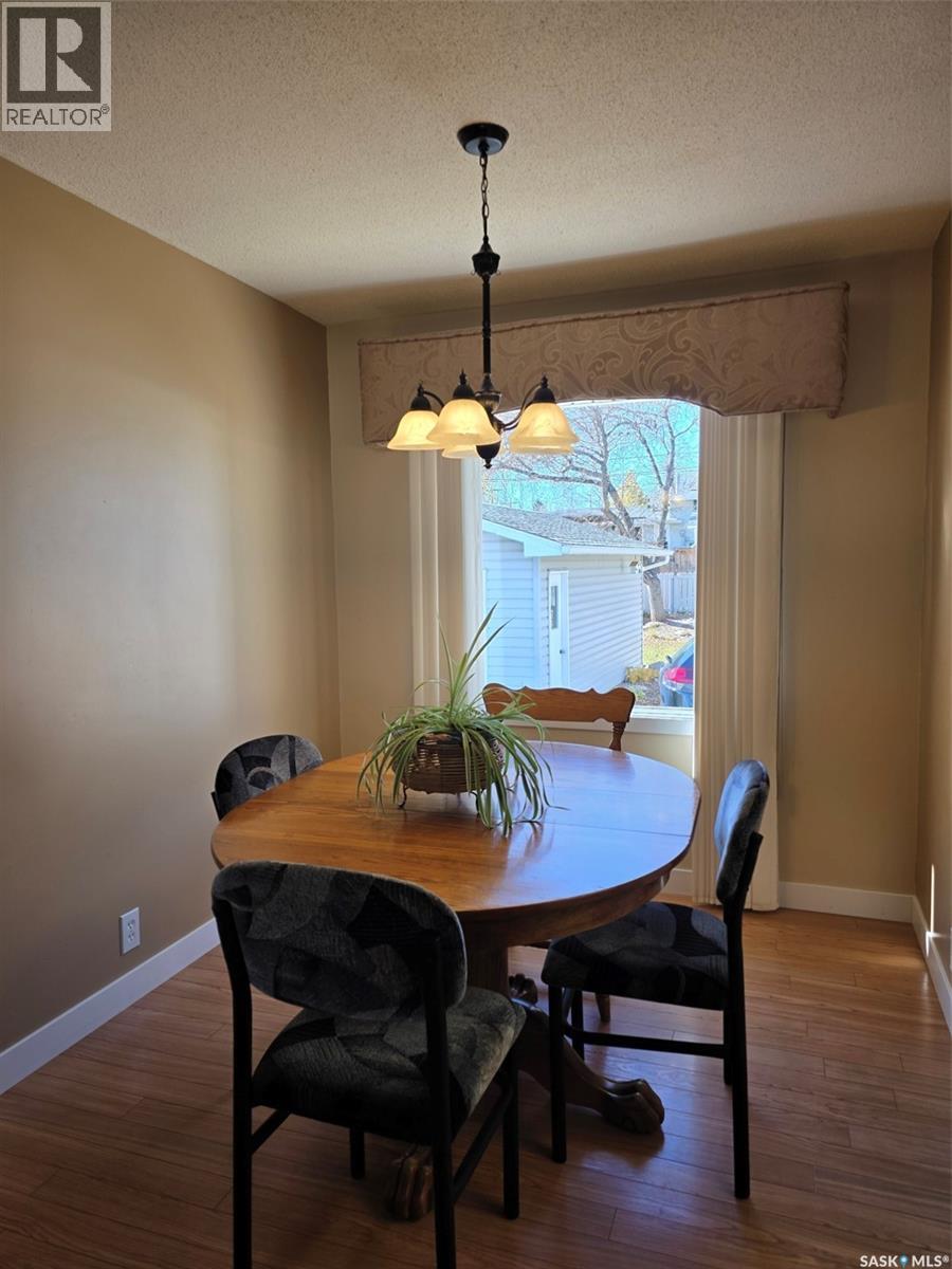 810 11th Avenue Ne, Swift Current, Saskatchewan  S9H 2V4 - Photo 4 - SK051392