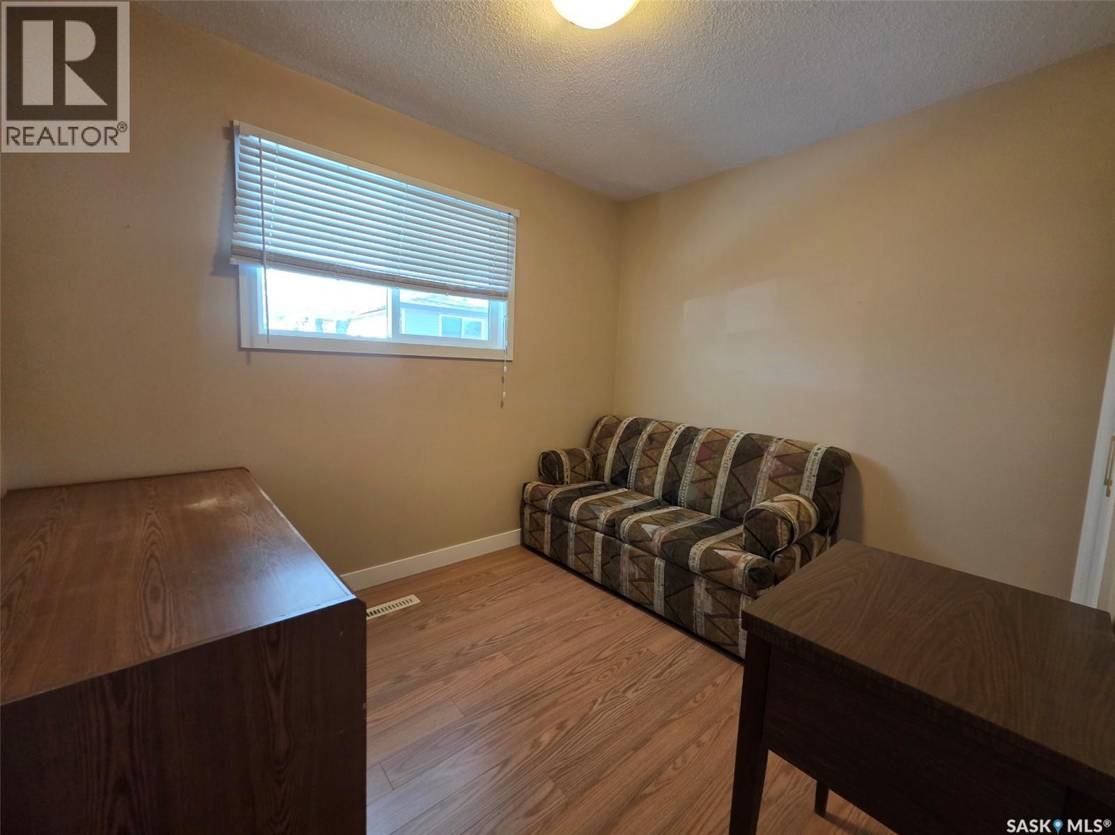 810 11th Avenue Ne, Swift Current, Saskatchewan  S9H 2V4 - Photo 8 - SK051392