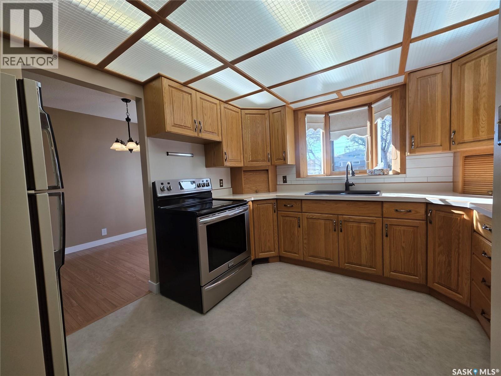 810 11th Avenue Ne, Swift Current, Saskatchewan  S9H 2V4 - Photo 23 - SK051392