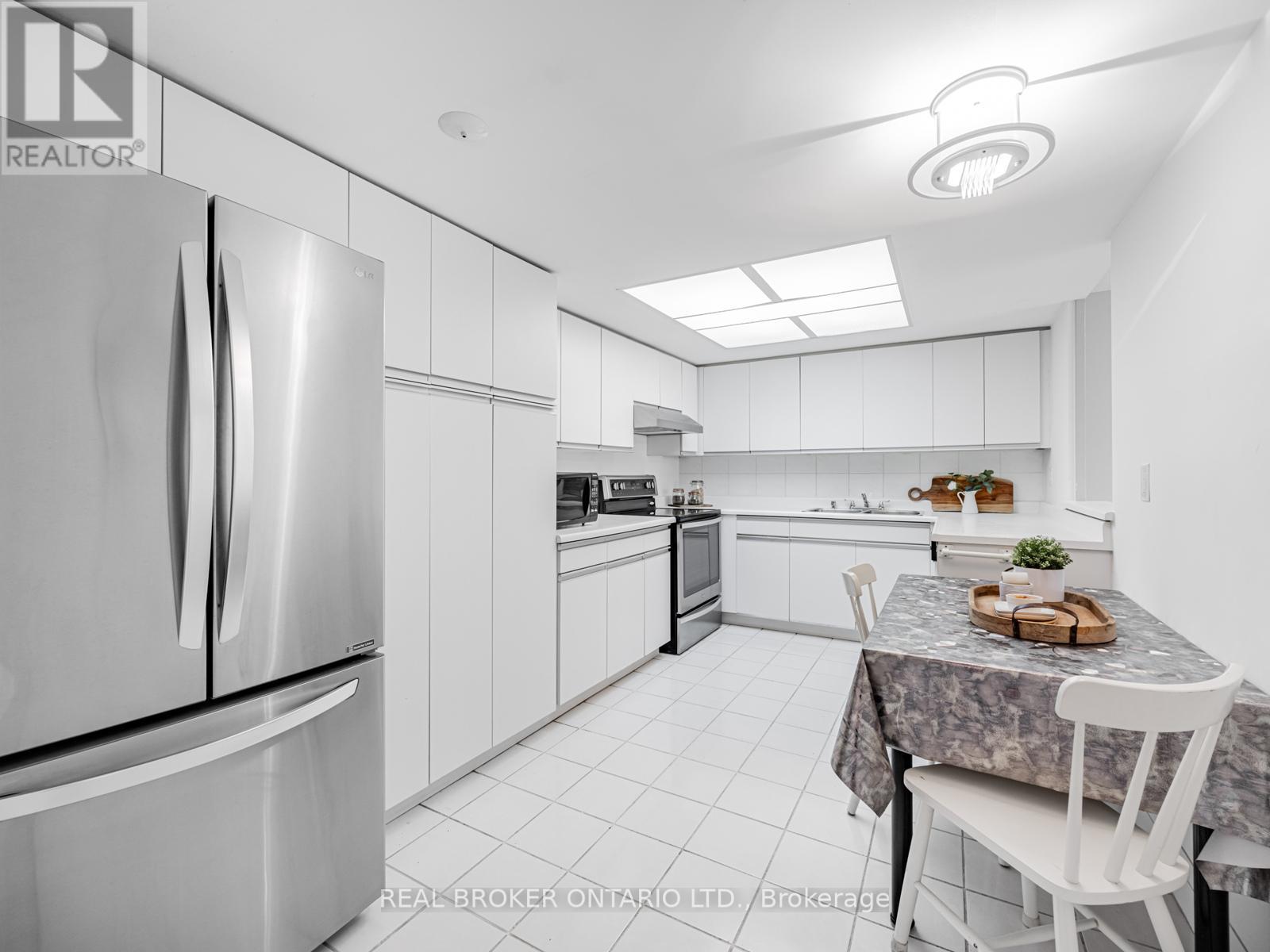 805 - 20 Baif Boulevard, Richmond Hill, Ontario  L4C 8T1 - Photo 2 - N14117458