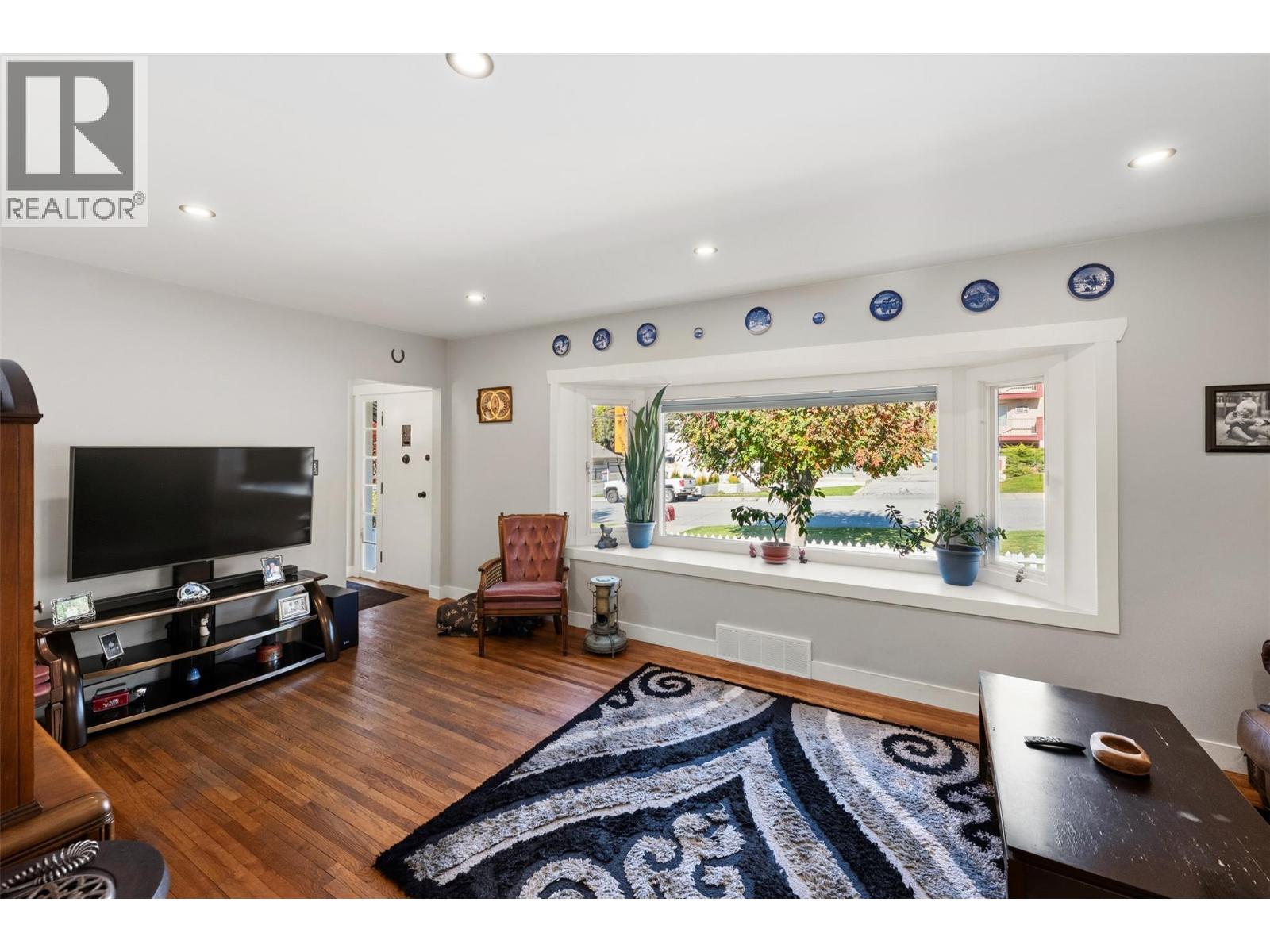 570 Wade Avenue E, Penticton, British Columbia  V2A 1T3 - Photo 6 - 10404500