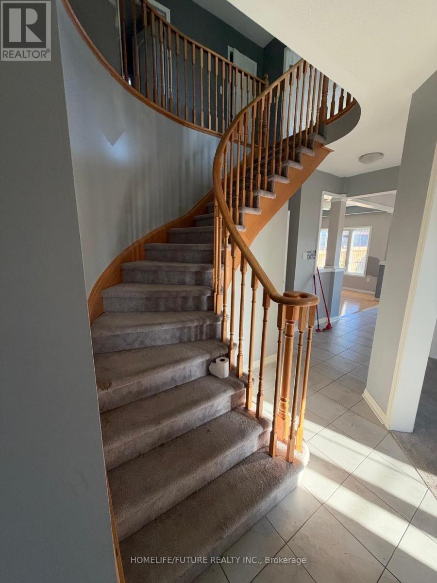 123 Bruce Cameron Drive, Clarington, Ontario  L1C 0W1 - Photo 2 - E14108694