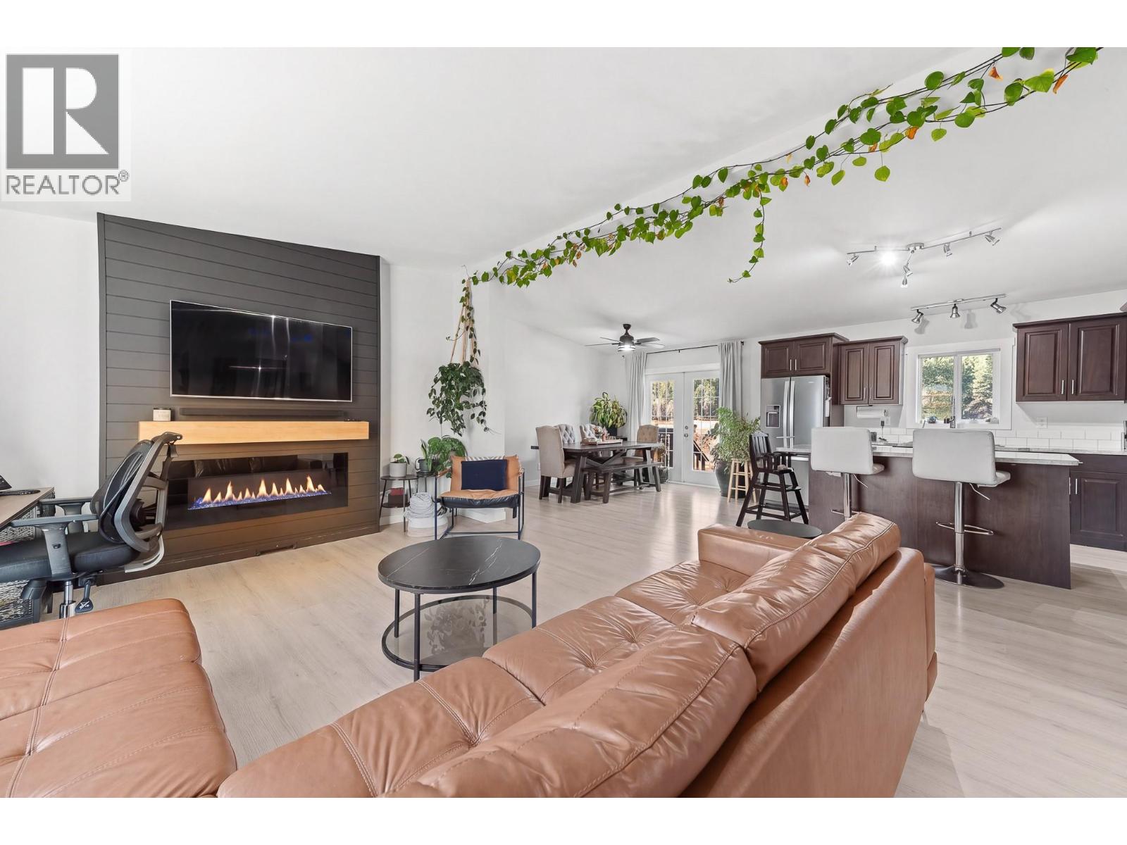 9254 Langevin Street Wardner, BC V0B2J0_4