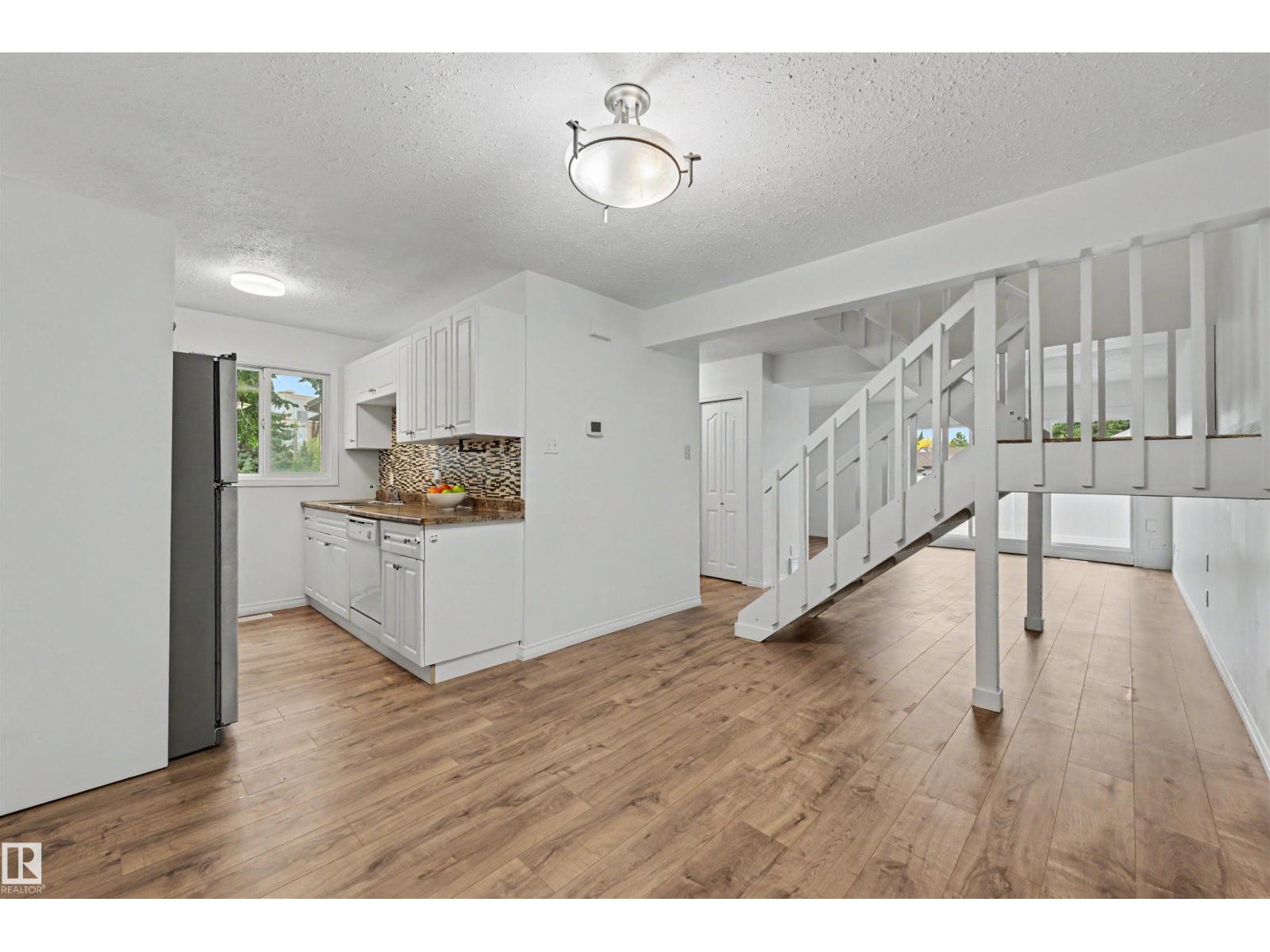 8c Meadowlark Vg Nw, Edmonton, Alberta  T5R 5X3 - Photo 14 - E4510686