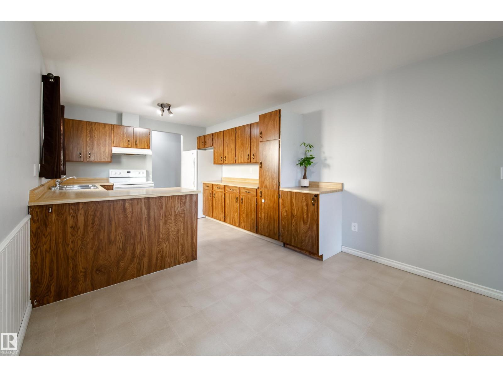 3908 41 Av Nw, Edmonton, Alberta  T6L 5M4 - Photo 8 - E4512004