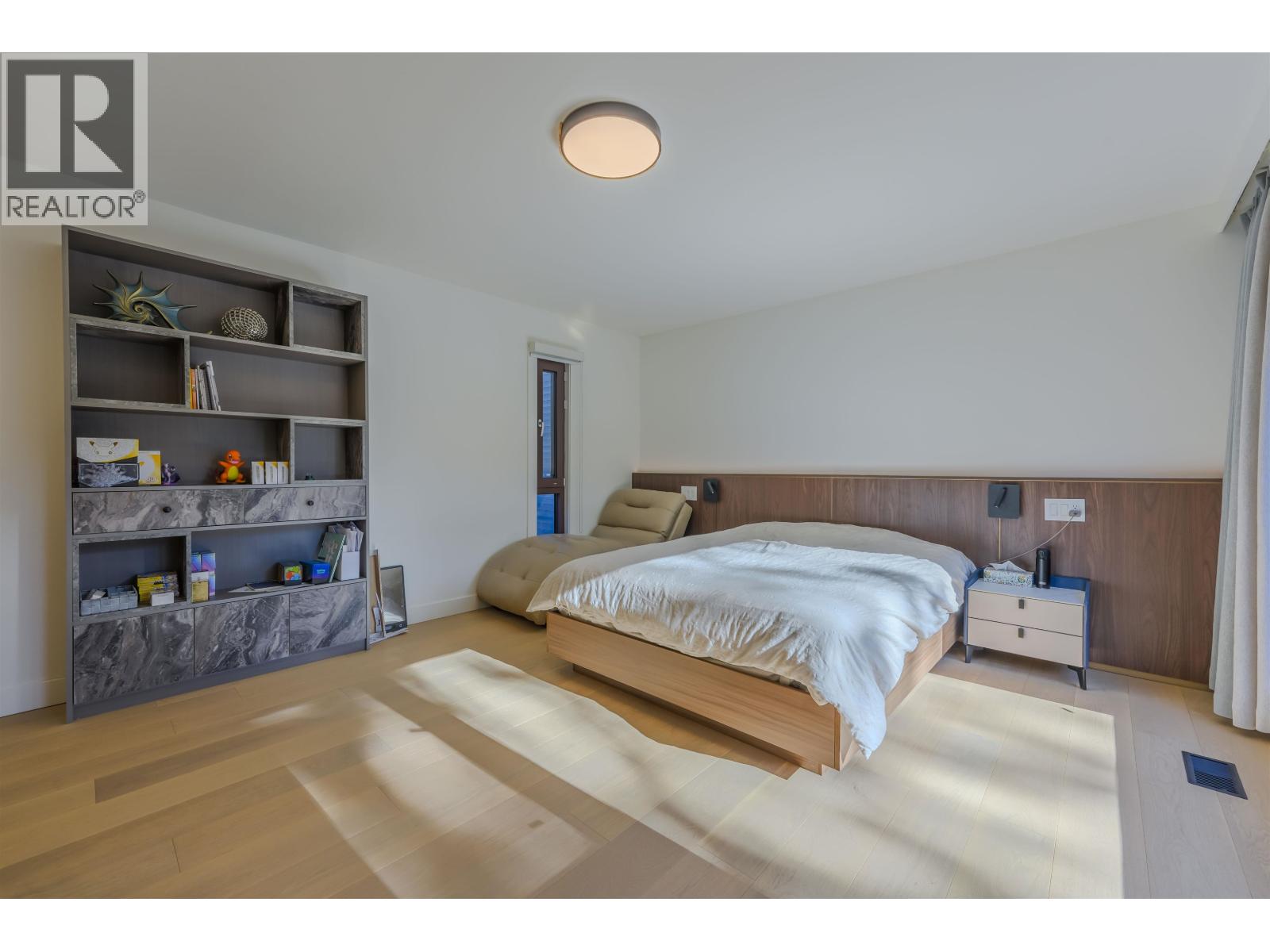 426 GREENSBORO PLACE
