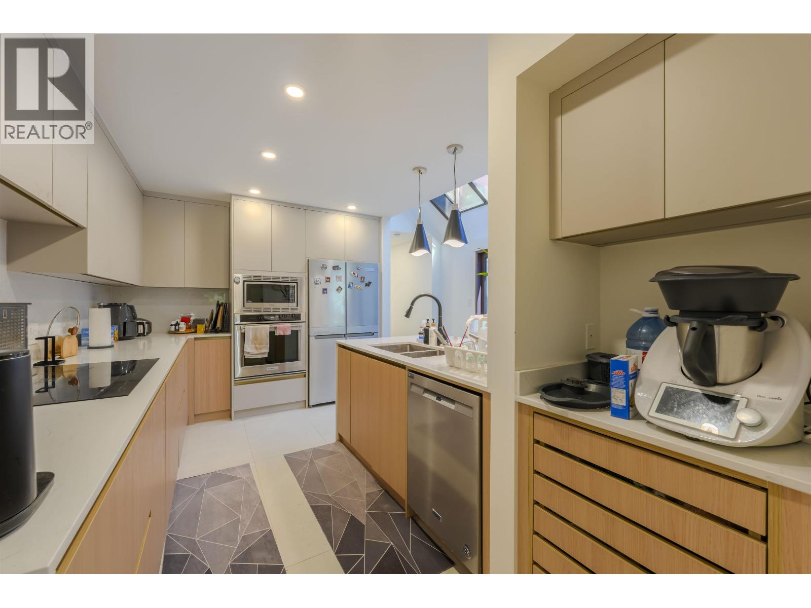 426 GREENSBORO PLACE