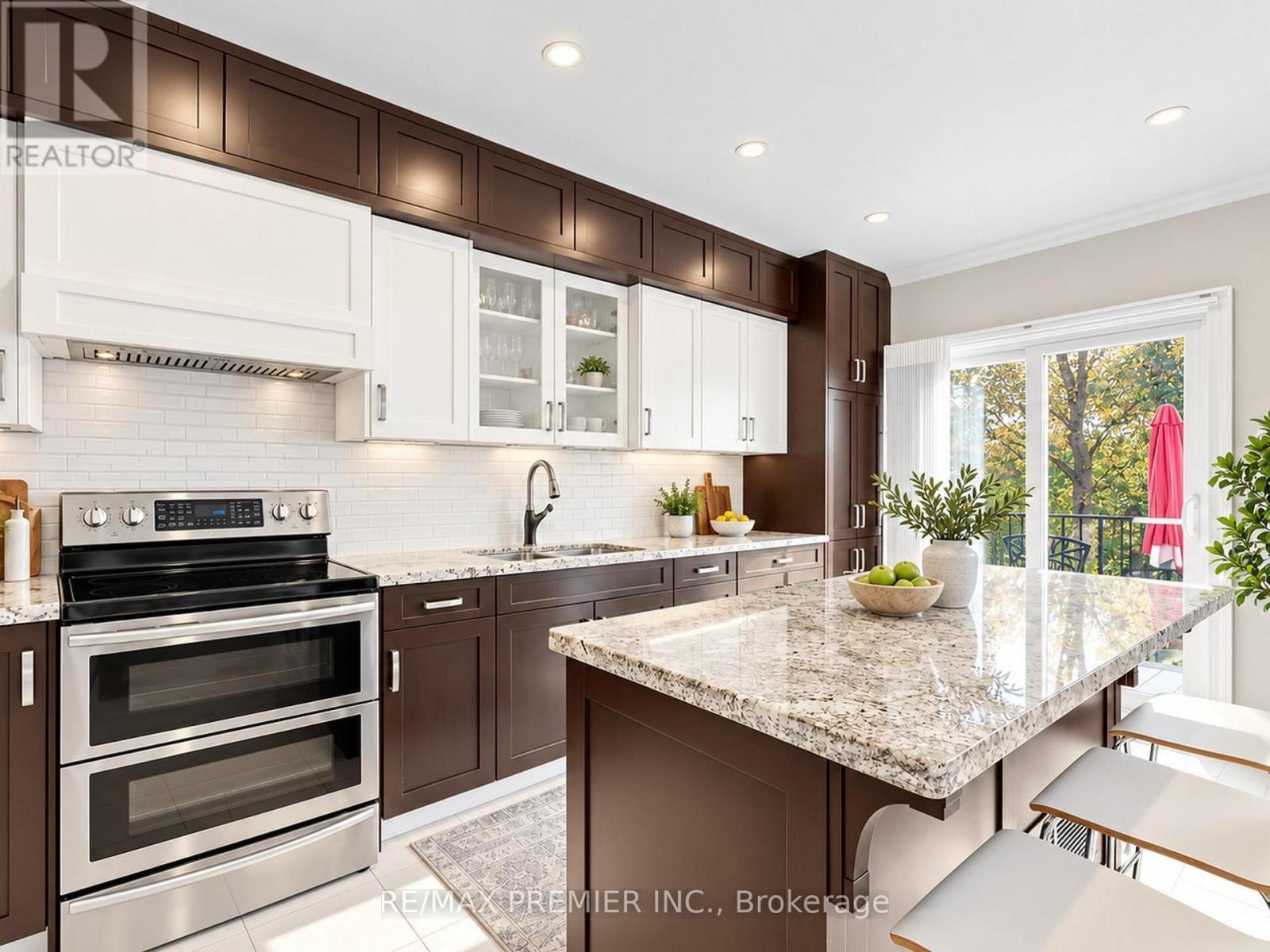 31 Rocksprings Avenue, Richmond Hill, Ontario  L4S 1R2 - Photo 6 - N14117630