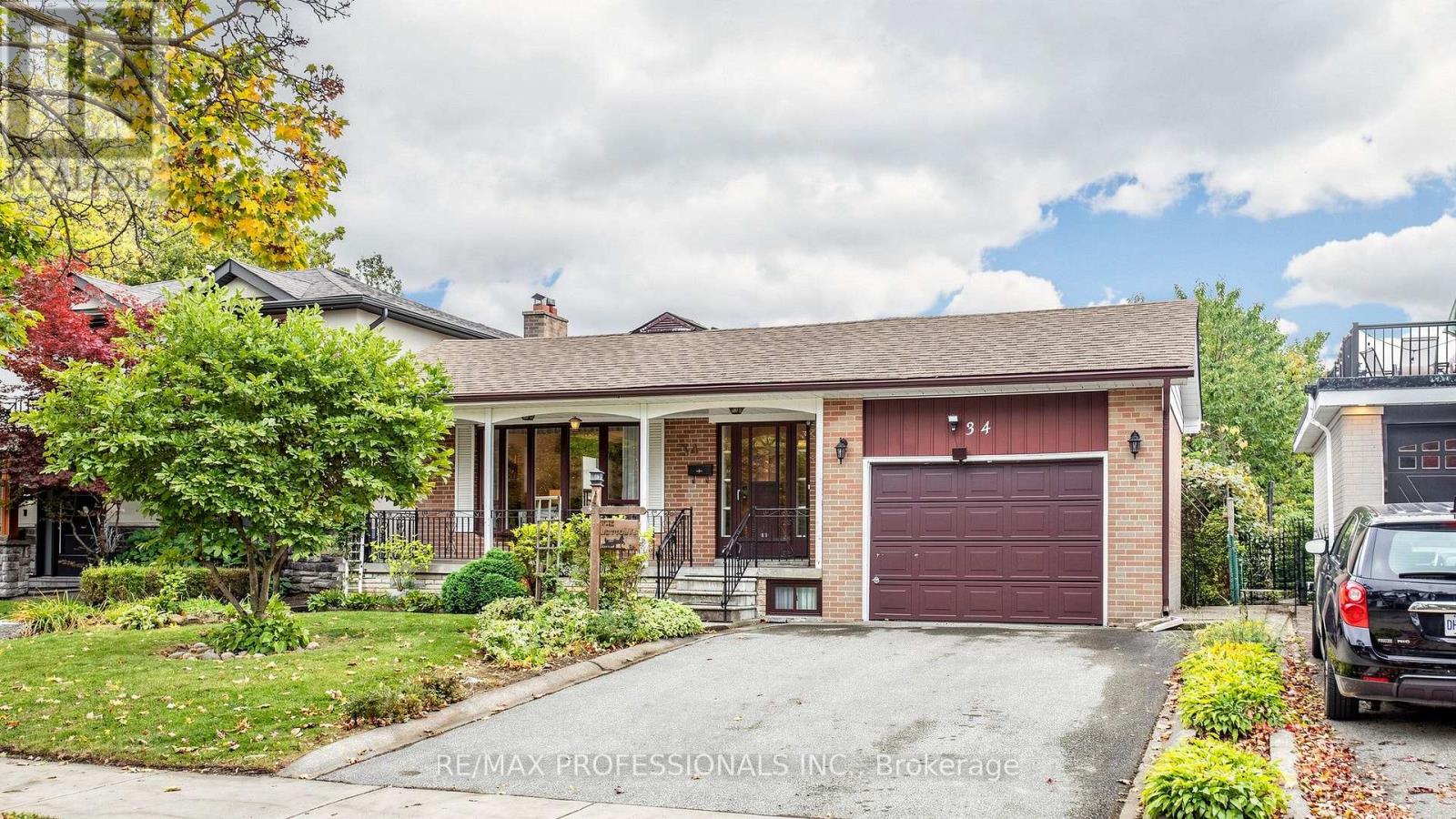 34 CRESTRIDGE HEIGHTS ROAD, Toronto, Ontario