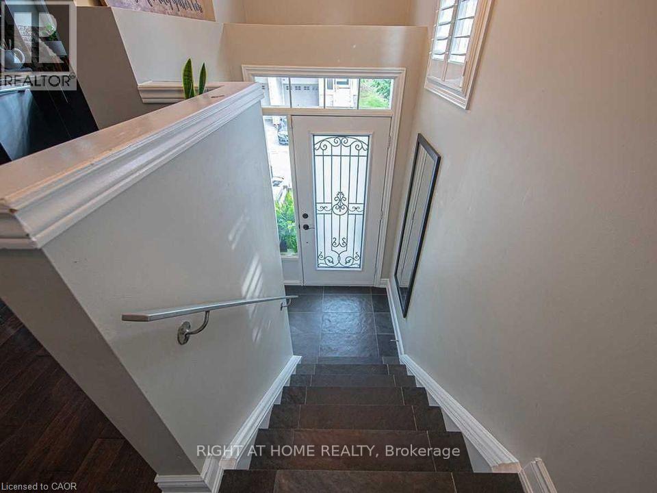 2468 Scholars Common, Burlington, Ontario  L7P 2W2 - Photo 2 - 40874131