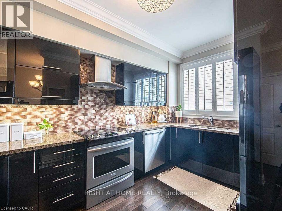 2468 Scholars Common, Burlington, Ontario  L7P 2W2 - Photo 3 - 40874131