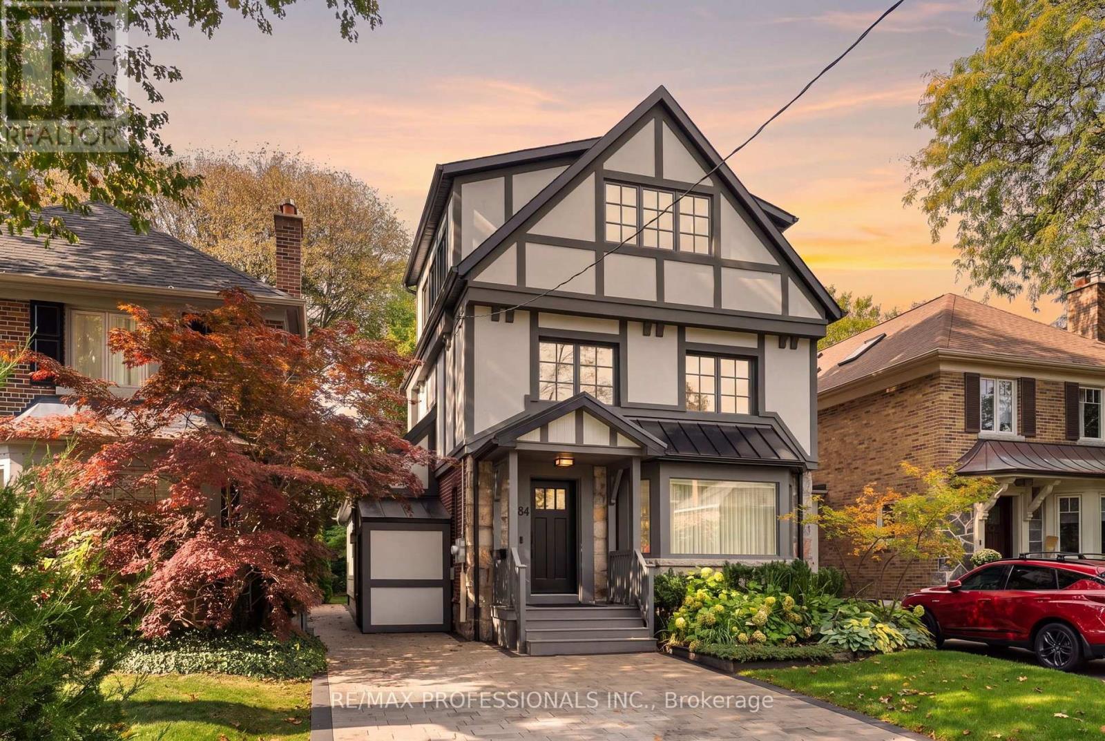 84 HUMBERVALE BOULEVARD, Toronto, Ontario