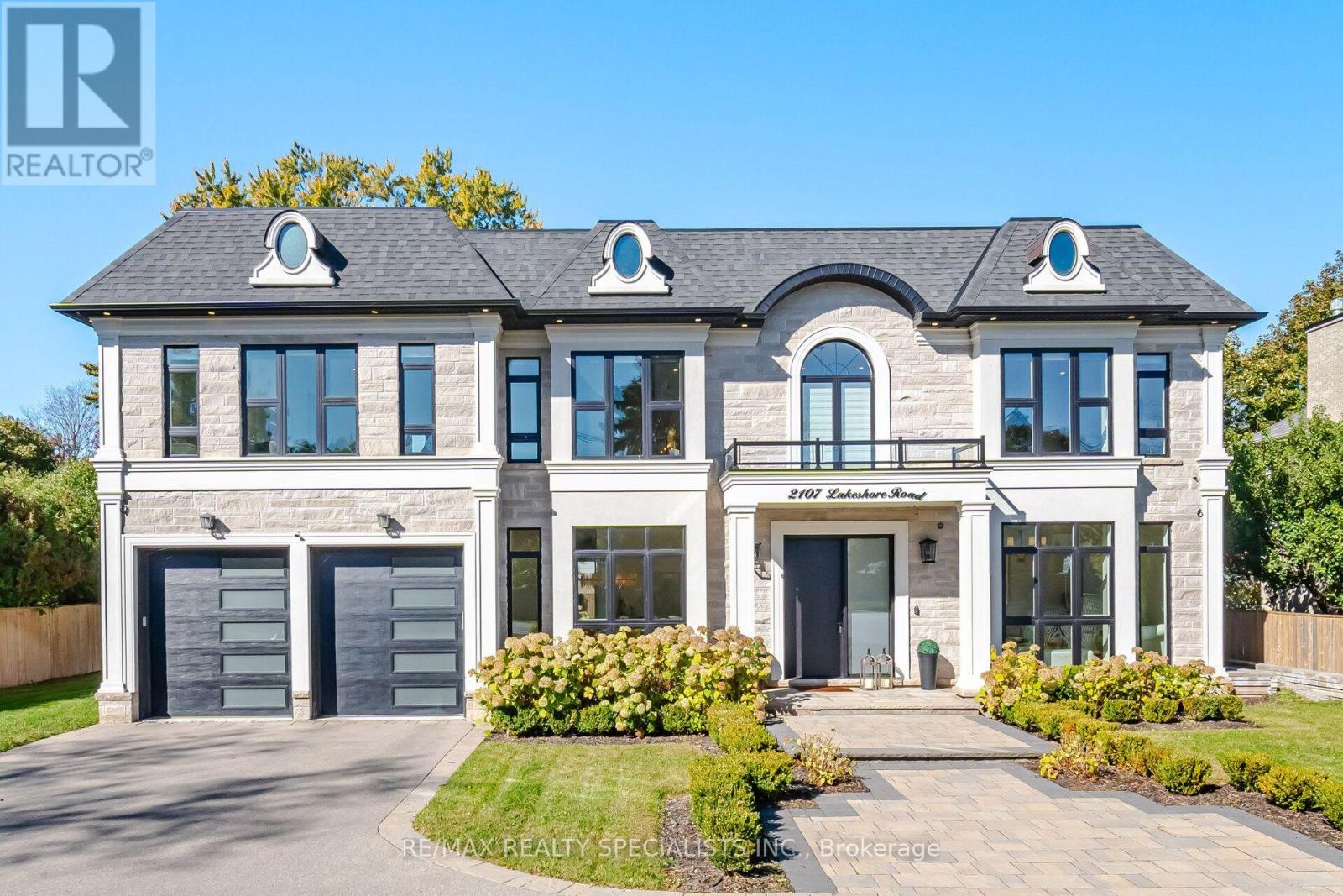 2107 Lakeshore Road W, Oakville, Ontario  L6L 1G6 - Photo 1 - W14117700