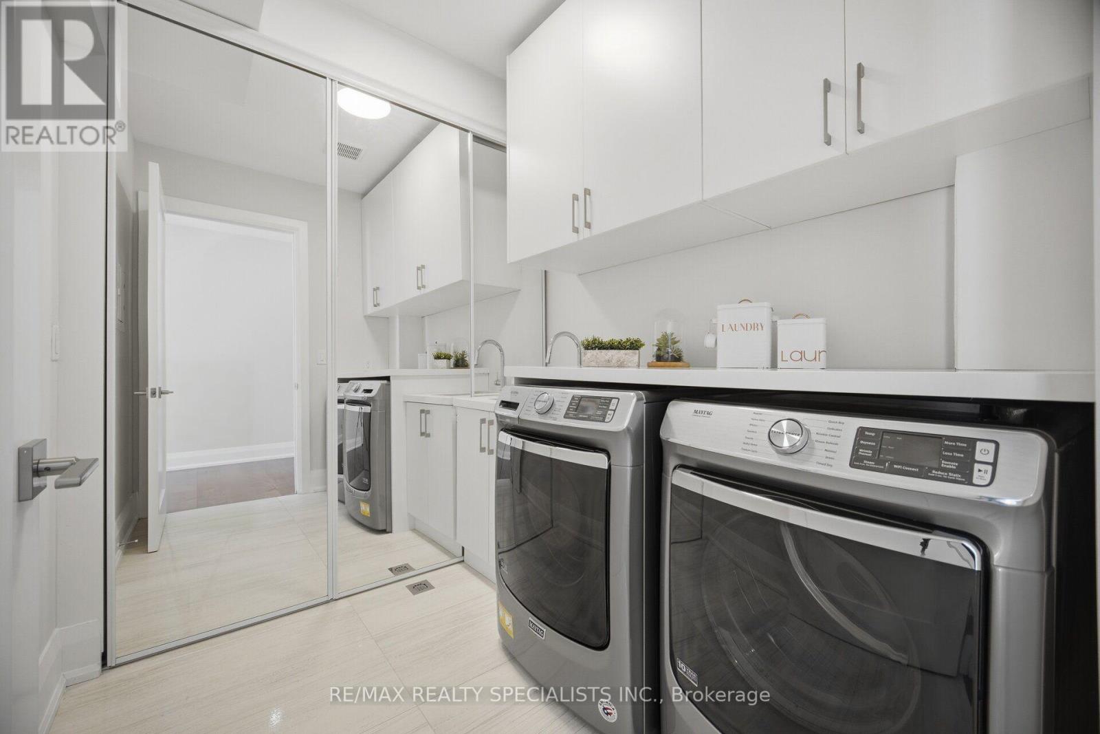 2107 Lakeshore Road W, Oakville, Ontario  L6L 1G6 - Photo 35 - W14117700