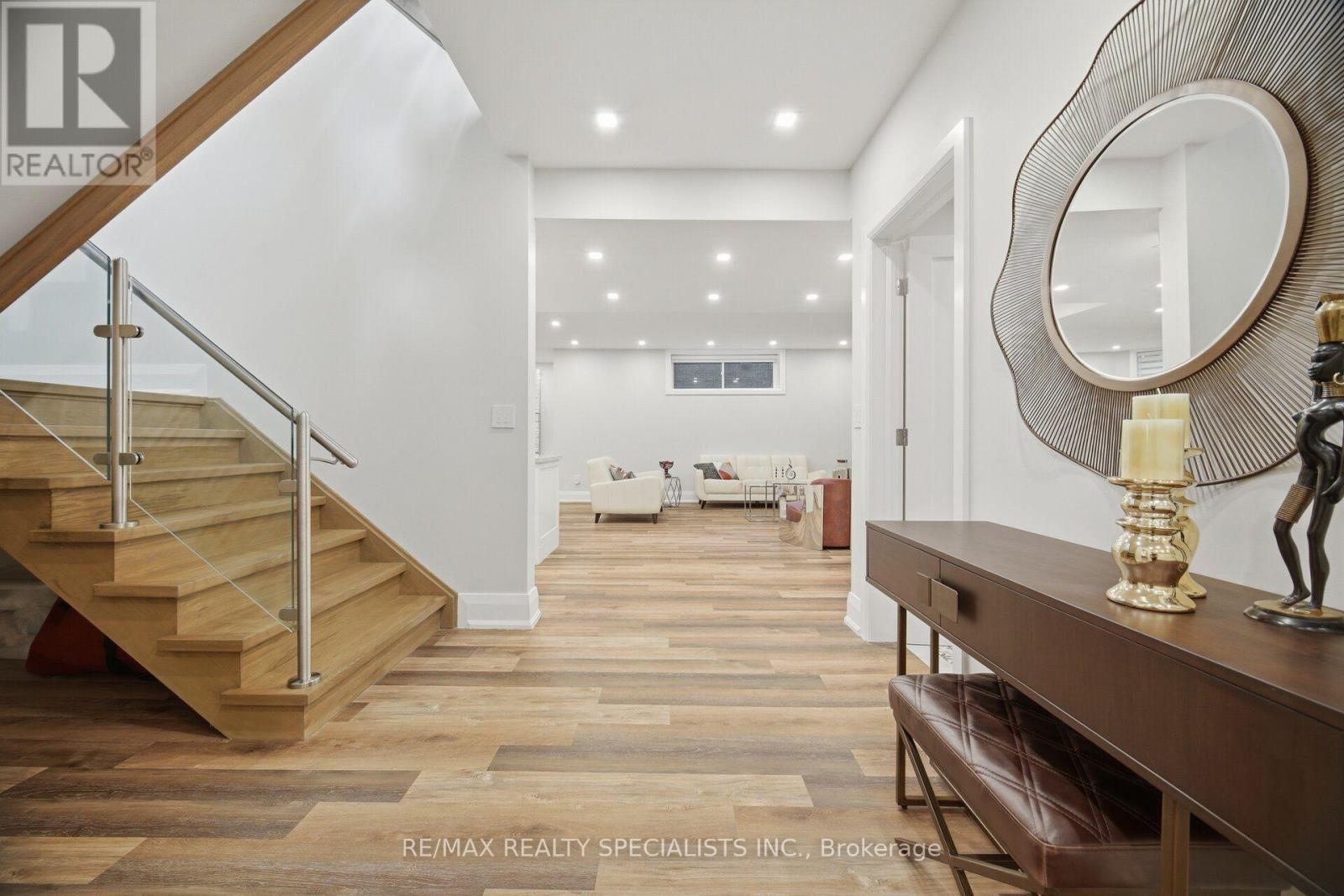 2107 Lakeshore Road W, Oakville, Ontario  L6L 1G6 - Photo 36 - W14117700