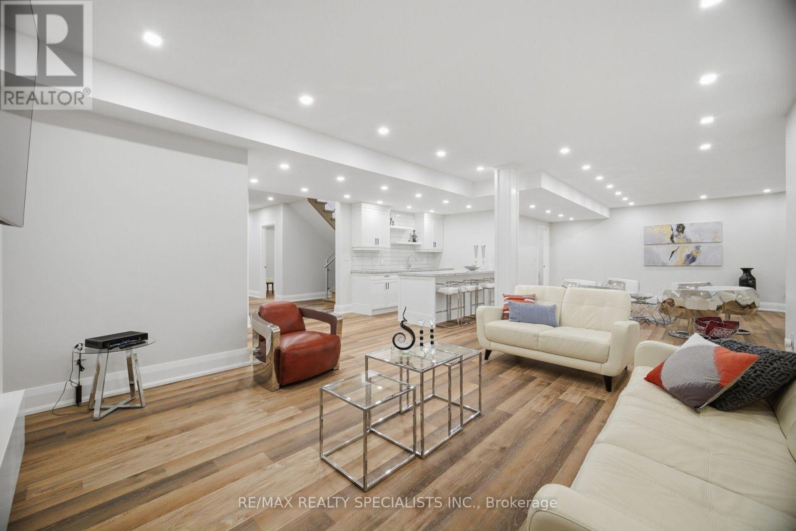 2107 Lakeshore Road W, Oakville, Ontario  L6L 1G6 - Photo 38 - W14117700